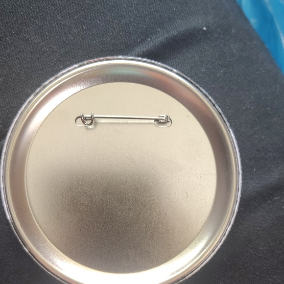 Ghost Face Button Pin - Picture 2 of 4